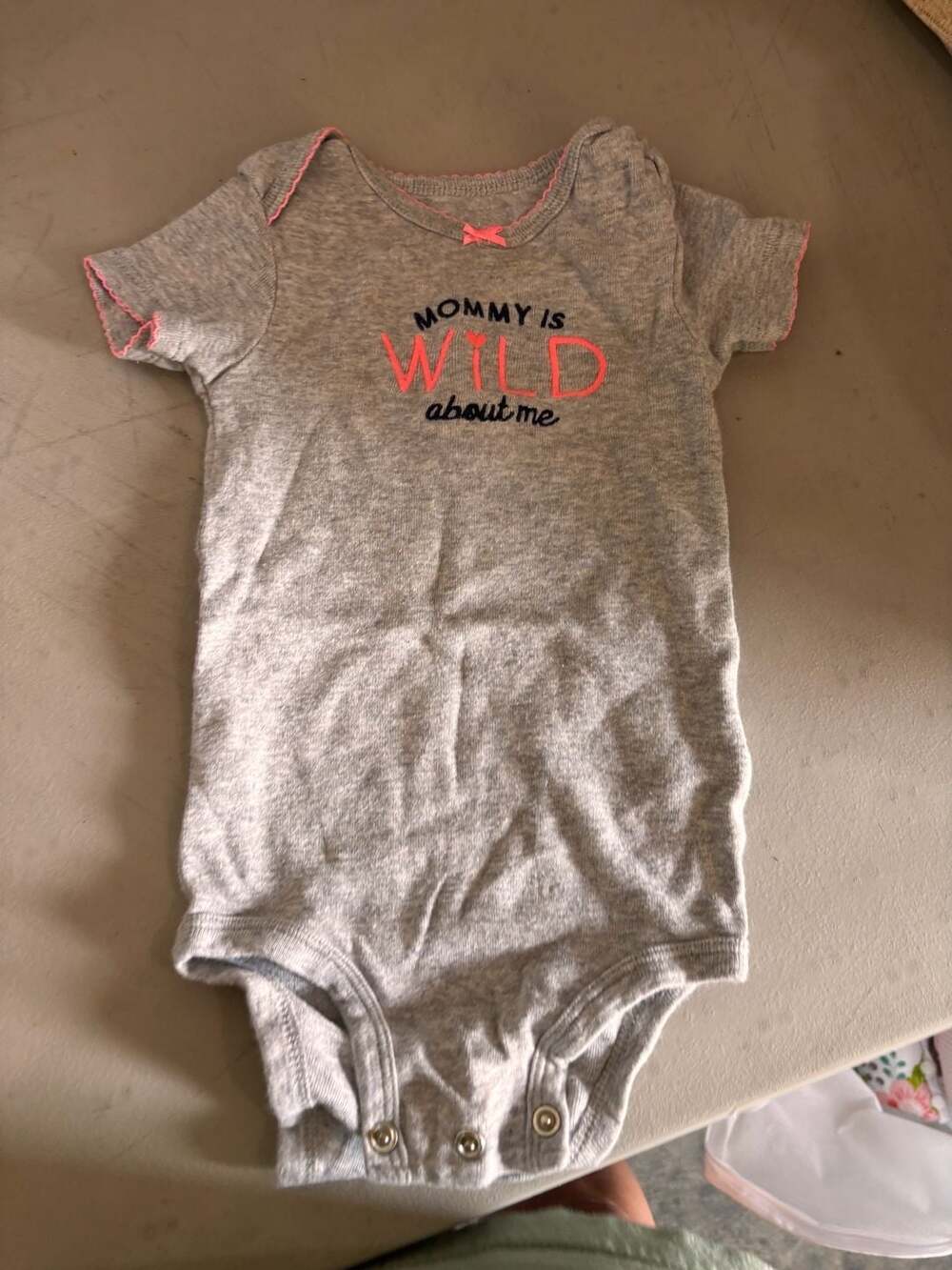Simple Joys by Carter's Mommy Is Wild About Me Grey Short Sleeve Bodysuit